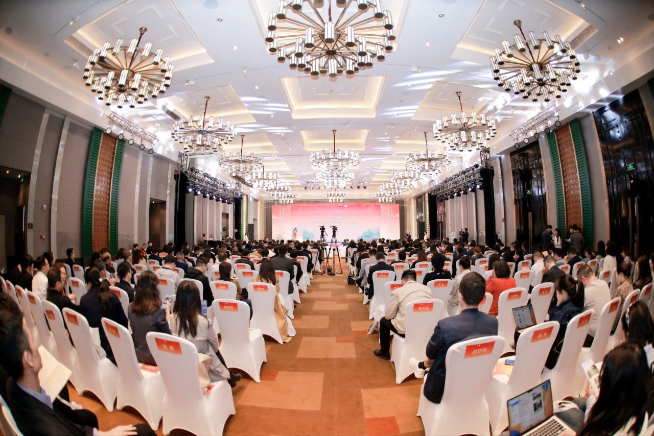 川渝文化旅游企业联盟、四川省文化旅游企业联盟2023年会在蓉开幕 游勇主持活动开幕式