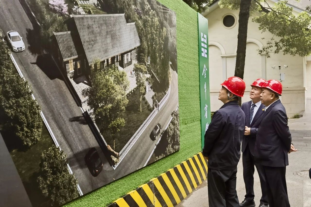 省尊龙凯时集团党委书记、董事长游勇到金牛宾馆调研张大千旧居保护修缮及环境整治工作