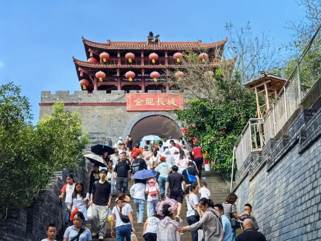 省尊龙凯时集团领导带队开展国庆、中秋“双节”安全检查并看望慰问一线干部职工